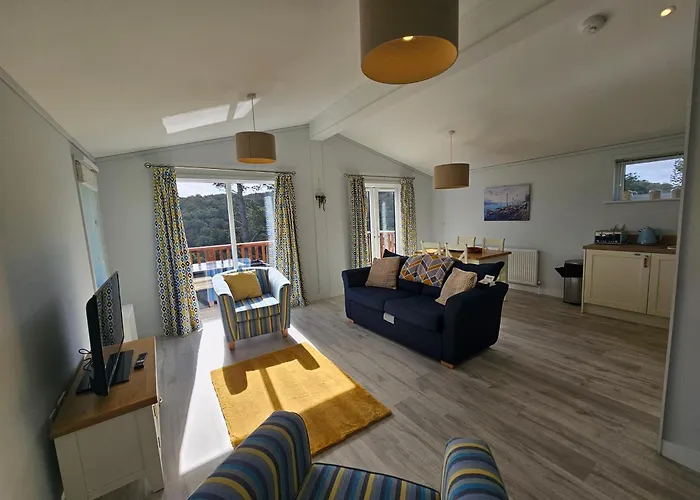 Peacock Lodge - Sleeps 4 - 2 Bedrooms